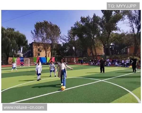 白紫阳足球：追寻梦想的绿茵之路与团队精神的完美结合