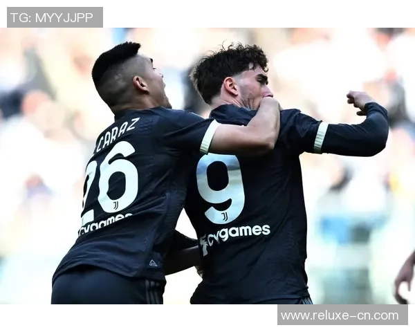 足球男团激情四溢团结奋战追逐梦想的荣耀之路